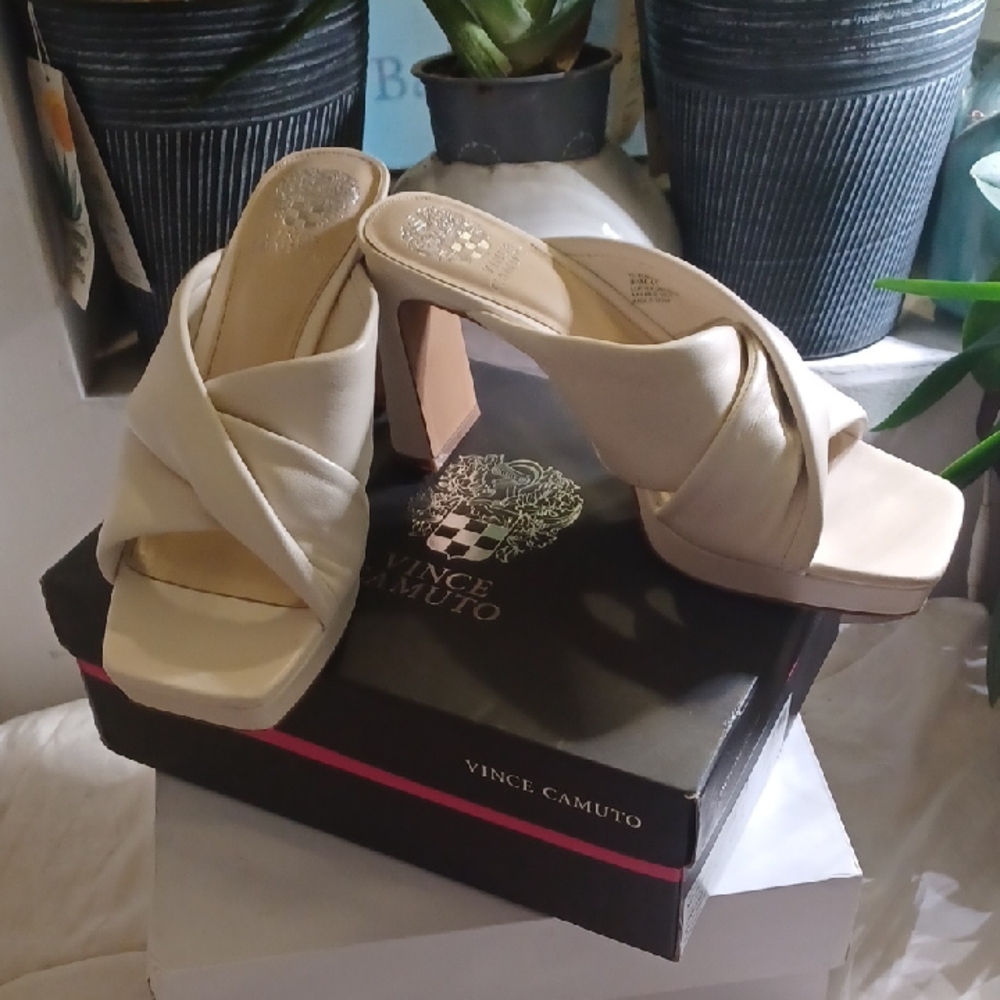 Vince Camuto Cream Soft Padded Leather Mini Platform Mules sz.9.5